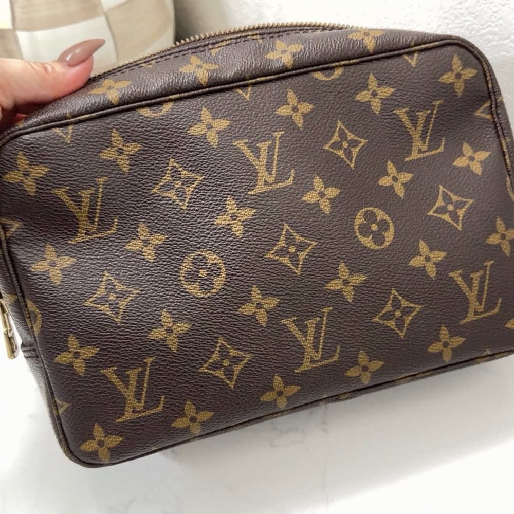 Louis Vuitton Trousse 23/ Cosmetic Pouch - Picture 2 of 15